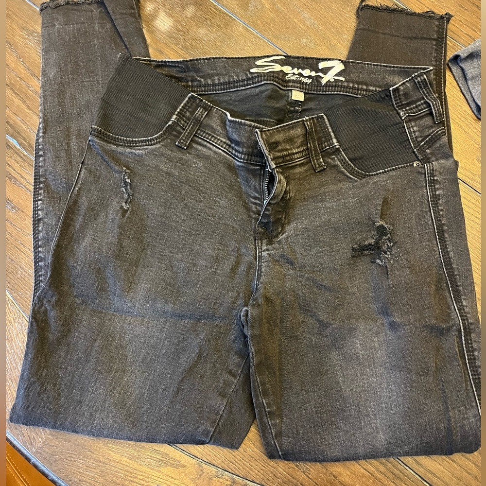 Distressed maternity jeans